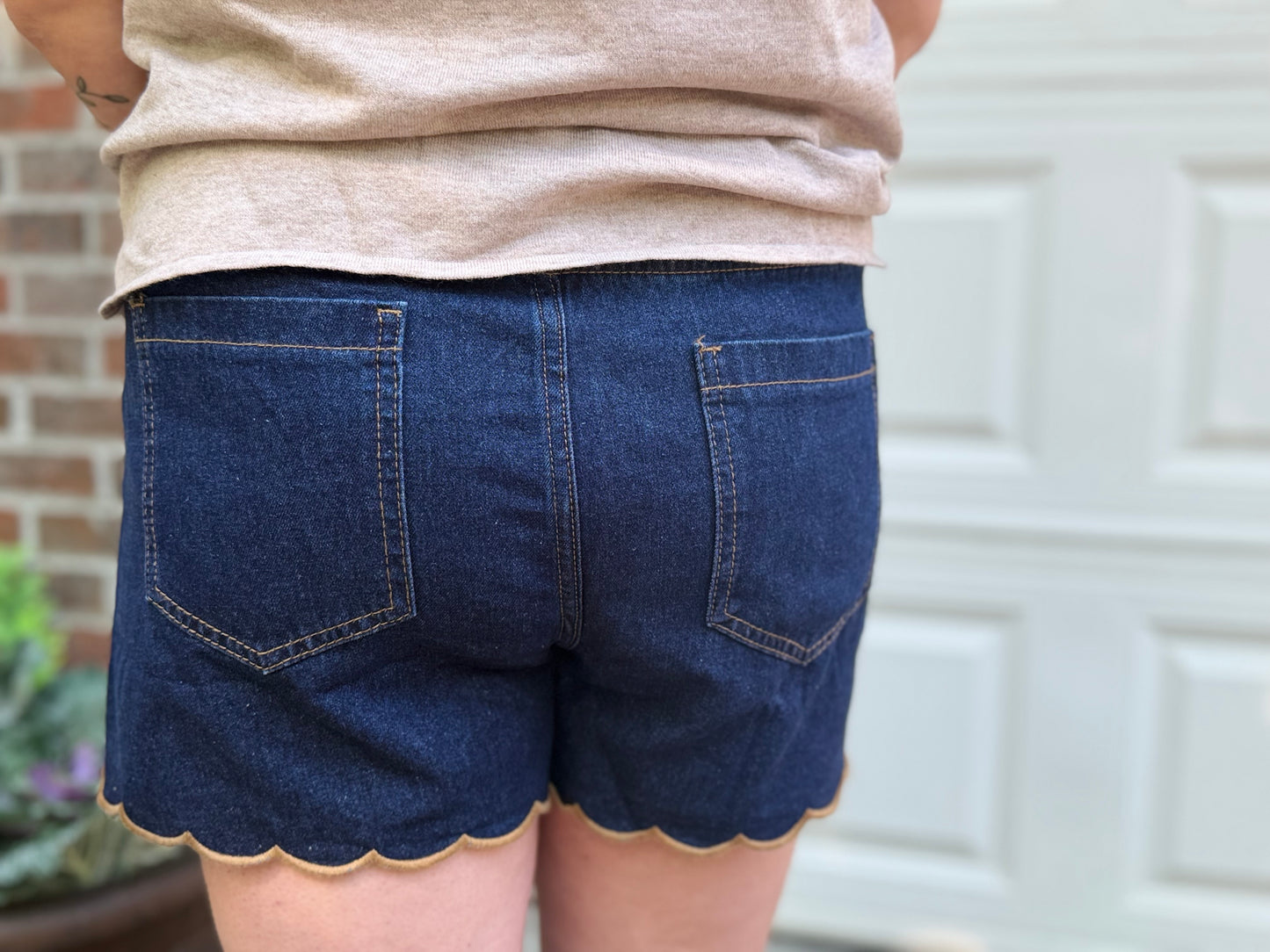 Shoreline Scalloped Shorts
