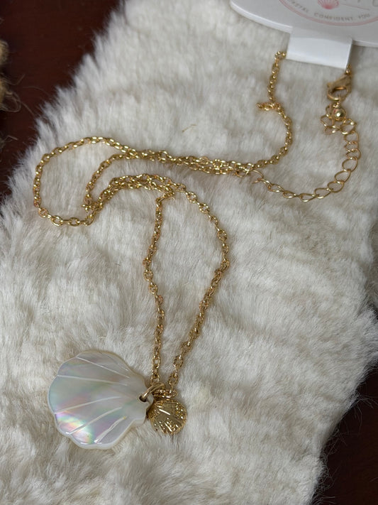 Barefoot pearl Necklace