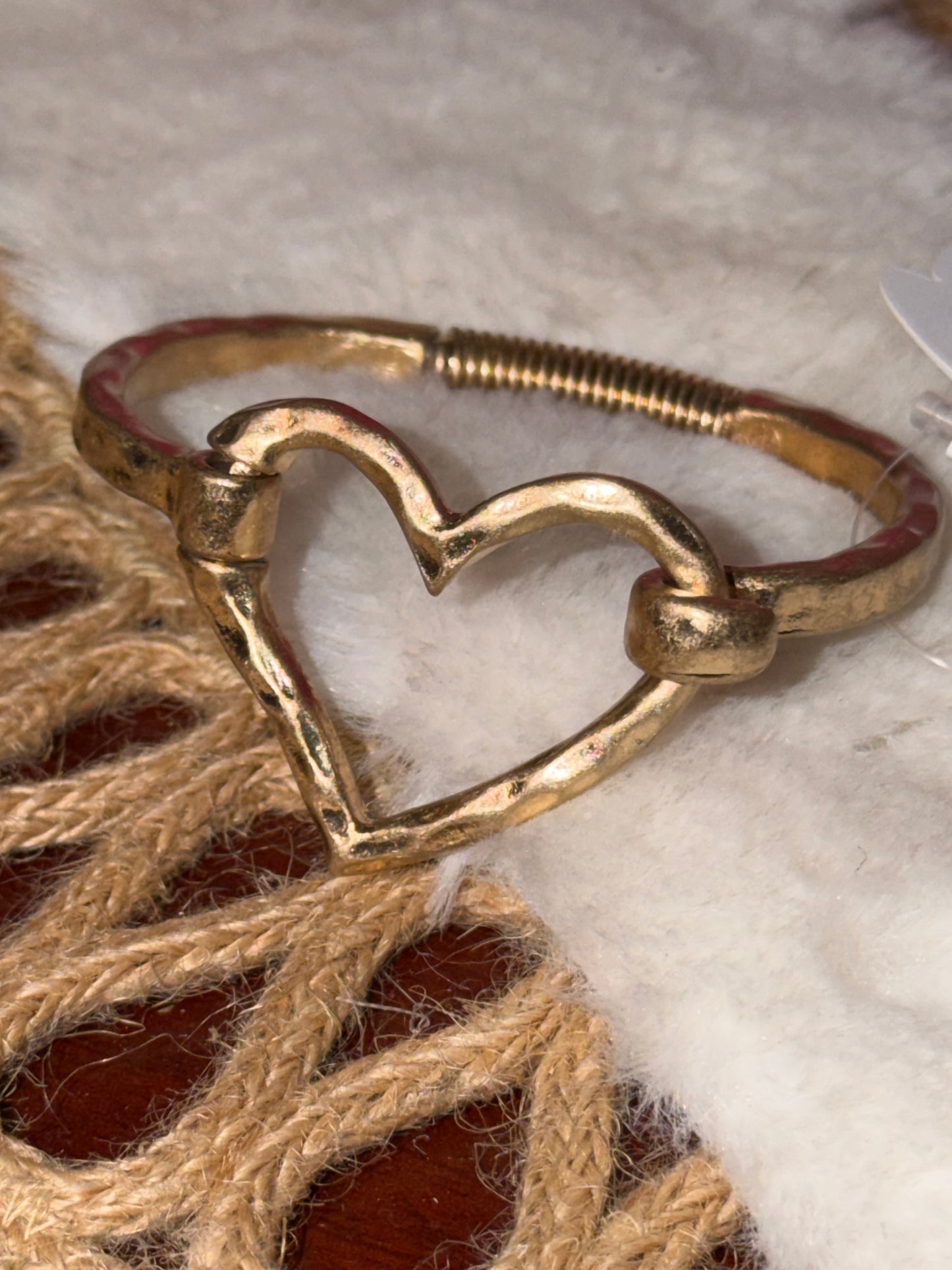 Hammered Heart Coil Spring Hook Bangle Bracelet: WG
