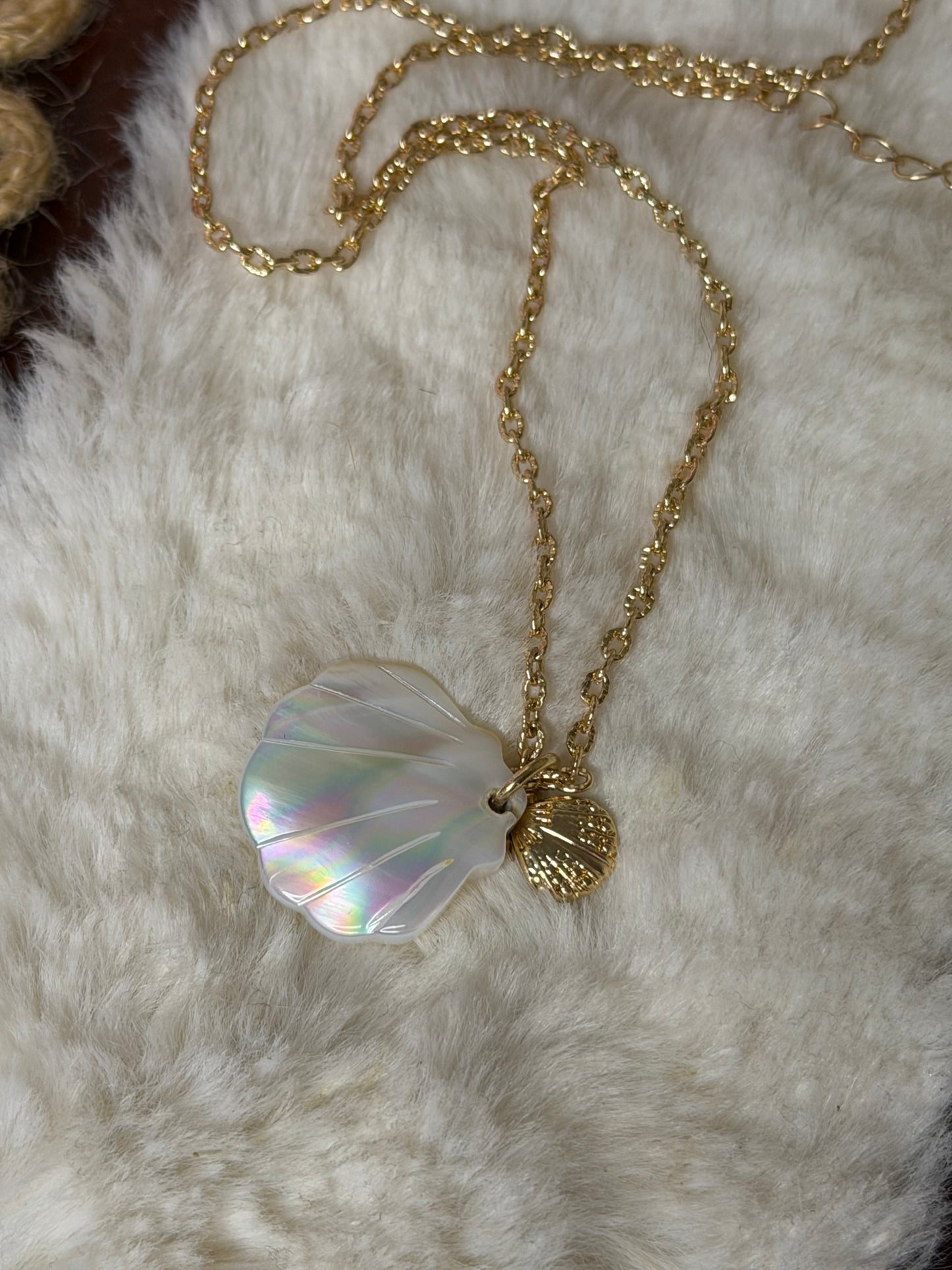Barefoot pearl Necklace